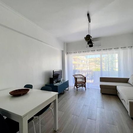 Apartamento Muito Central - 300 Metros Da Praia Lägenhet Costa de Caparica Exteriör bild