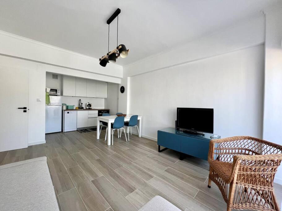 Apartamento Muito Central - 300 Metros Da Praia Lägenhet Costa de Caparica Exteriör bild