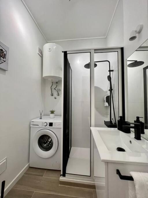 Apartamento Muito Central - 300 Metros Da Praia Lägenhet Costa de Caparica Exteriör bild