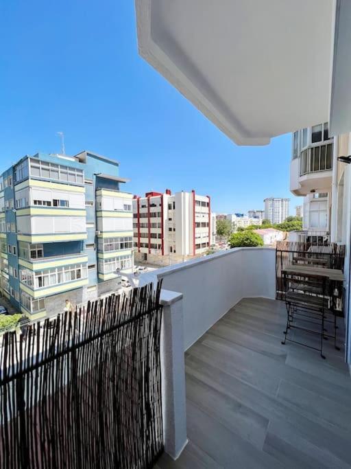 Apartamento Muito Central - 300 Metros Da Praia Lägenhet Costa de Caparica Exteriör bild
