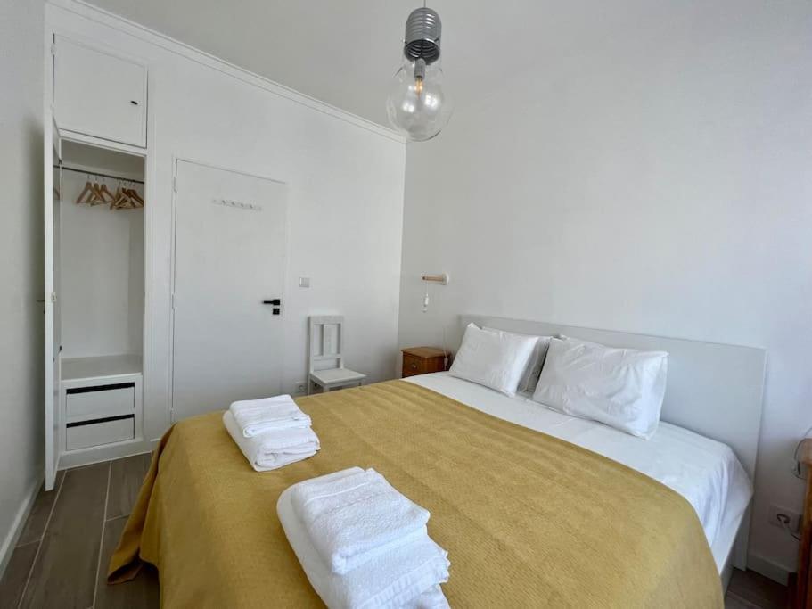 Apartamento Muito Central - 300 Metros Da Praia Lägenhet Costa de Caparica Exteriör bild