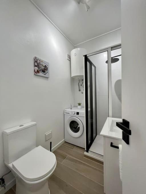 Apartamento Muito Central - 300 Metros Da Praia Lägenhet Costa de Caparica Exteriör bild