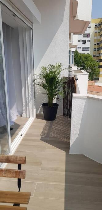 Apartamento Muito Central - 300 Metros Da Praia Lägenhet Costa de Caparica Exteriör bild