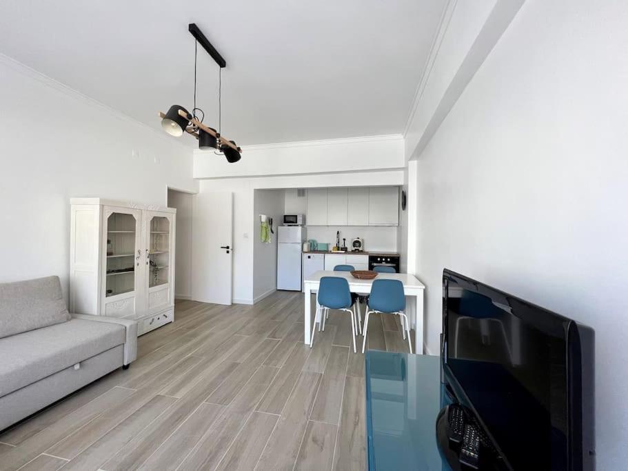 Apartamento Muito Central - 300 Metros Da Praia Lägenhet Costa de Caparica Exteriör bild